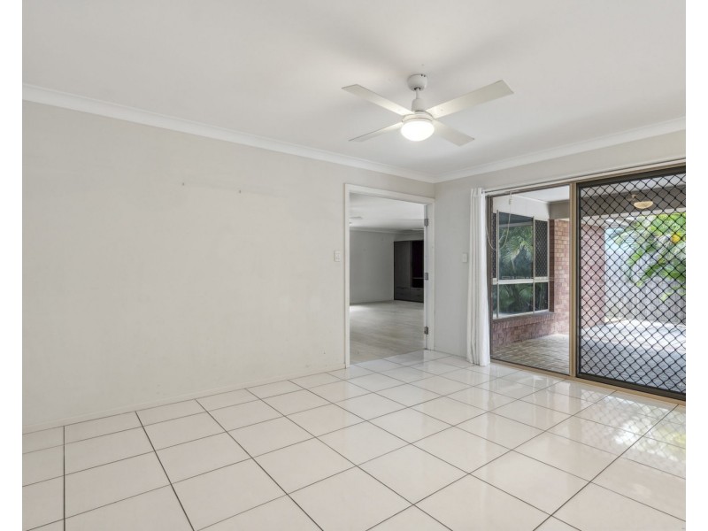 7 Taylor Place, Mackenzie QLD 4156