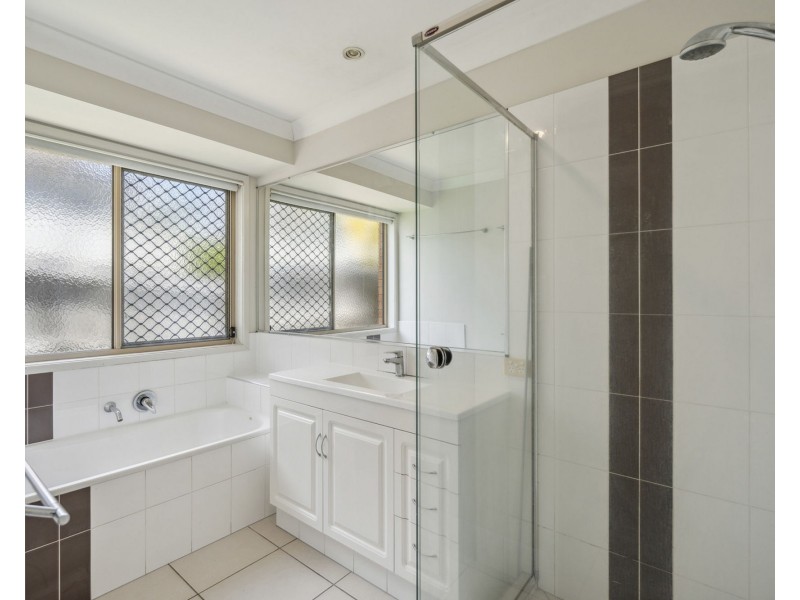 7 Taylor Place, Mackenzie QLD 4156