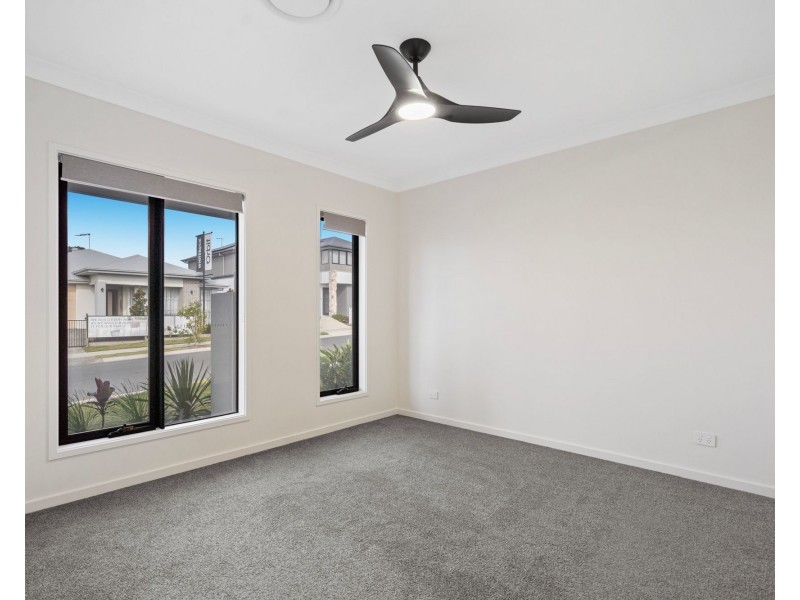 15 Peterson Way, White Rock QLD 4306