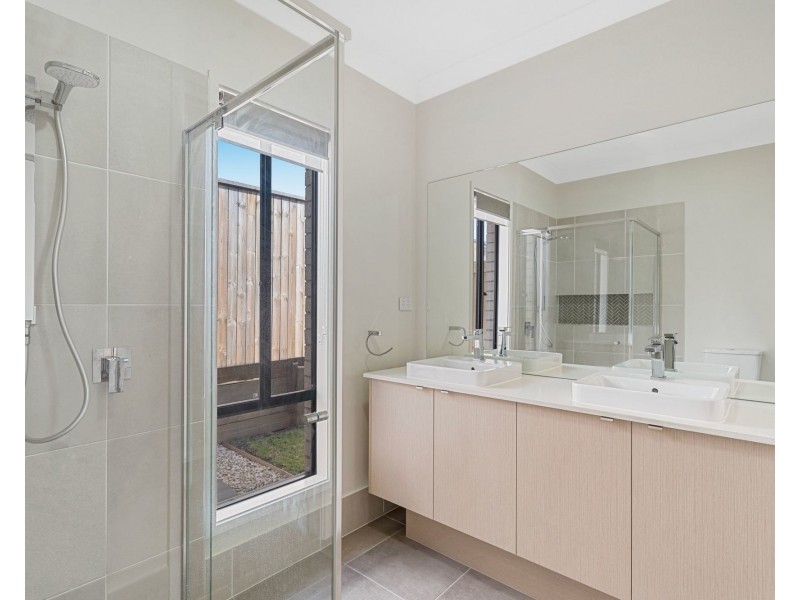 15 Peterson Way, White Rock QLD 4306