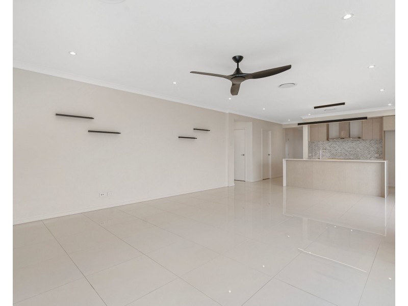 15 Peterson Way, White Rock QLD 4306