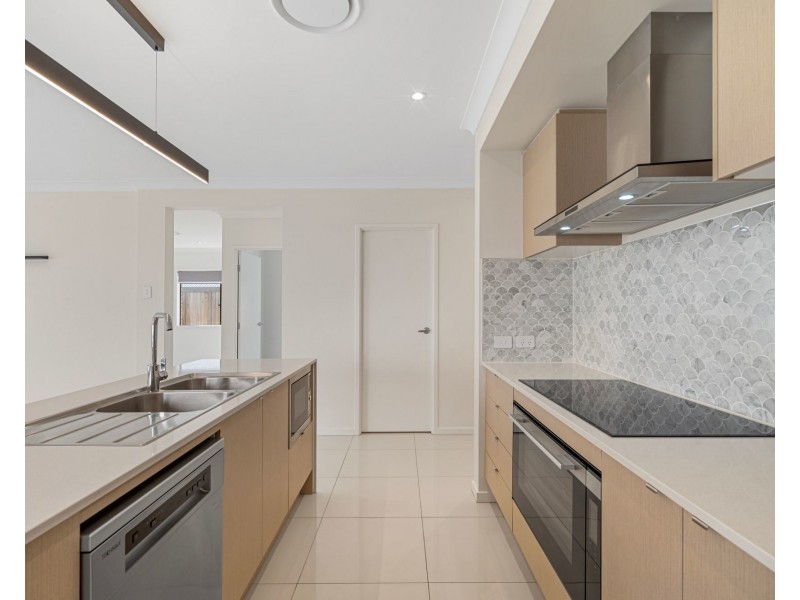 15 Peterson Way, White Rock QLD 4306