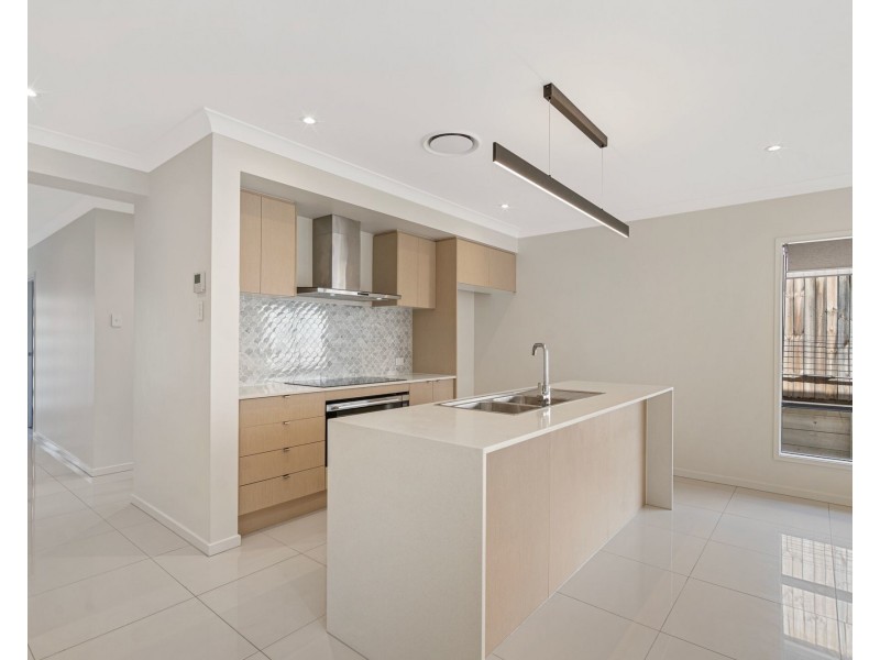 15 Peterson Way, White Rock QLD 4306