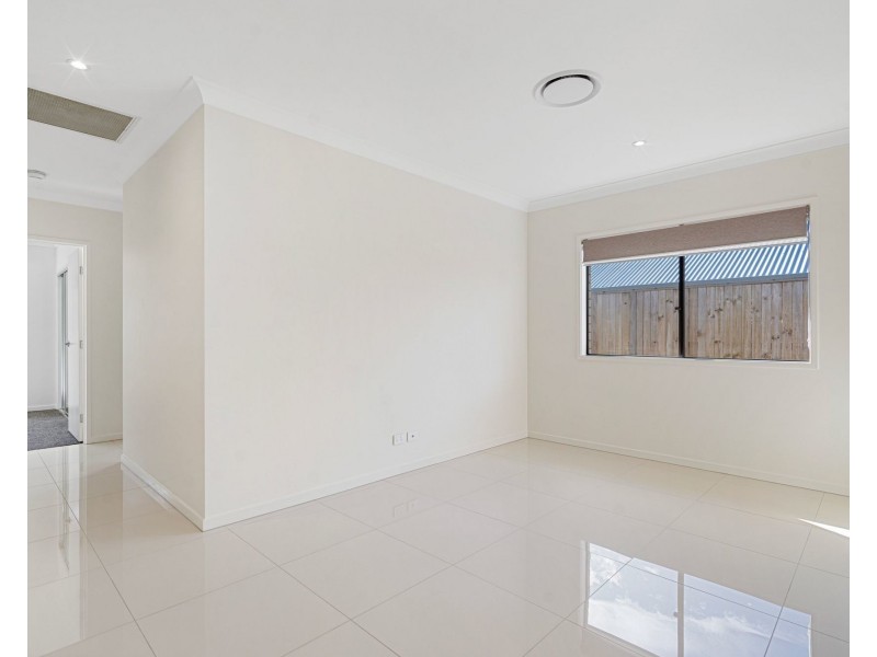 15 Peterson Way, White Rock QLD 4306