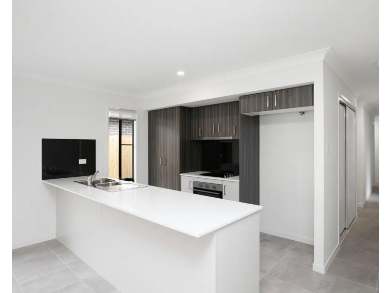 7 Dominique Way, Flinders View QLD 4305
