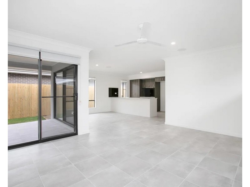 7 Dominique Way, Flinders View QLD 4305