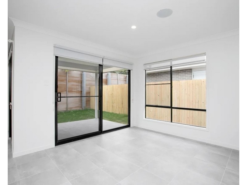 7 Dominique Way, Flinders View QLD 4305