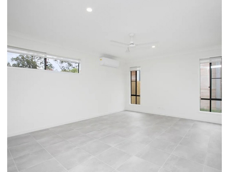 7 Dominique Way, Flinders View QLD 4305