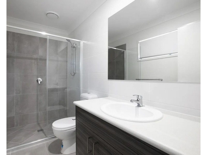 7 Dominique Way, Flinders View QLD 4305
