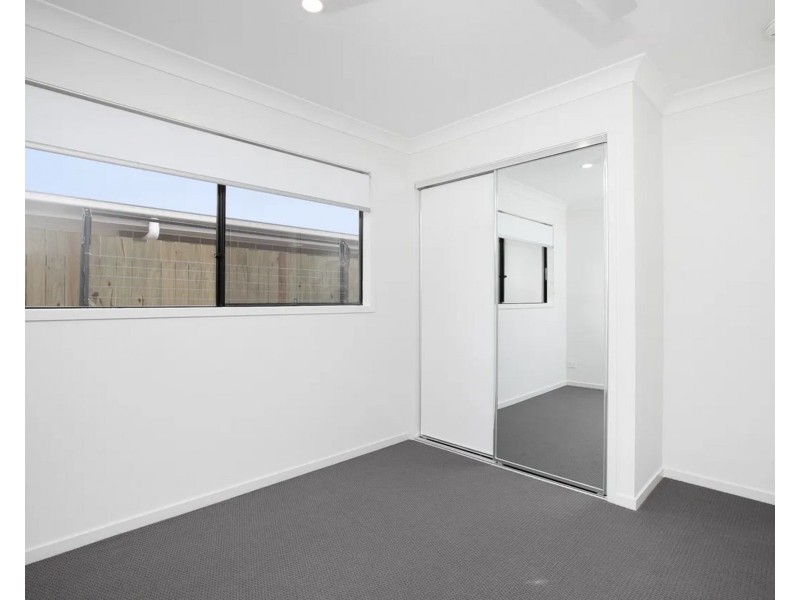 7 Dominique Way, Flinders View QLD 4305