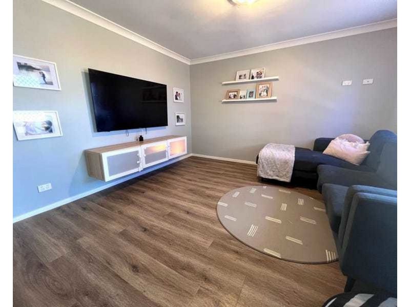 40 Sunrise Crescent, Regents Park QLD 4118