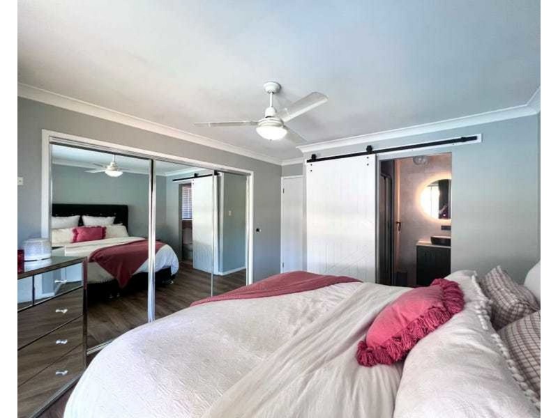 40 Sunrise Crescent, Regents Park QLD 4118