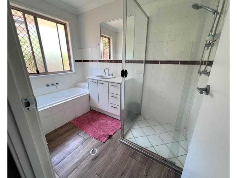 40 Sunrise Crescent, Regents Park QLD 4118