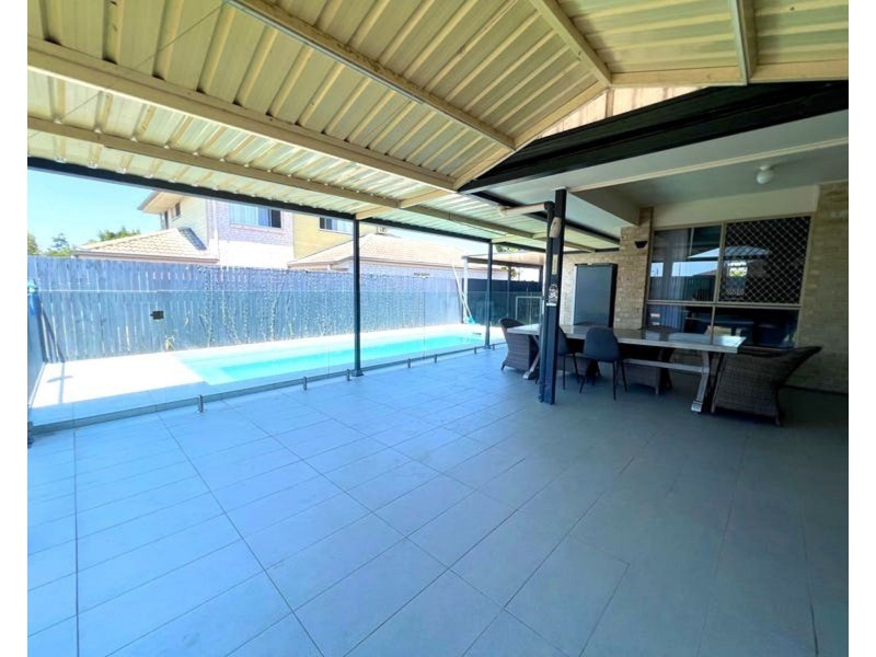 40 Sunrise Crescent, Regents Park QLD 4118