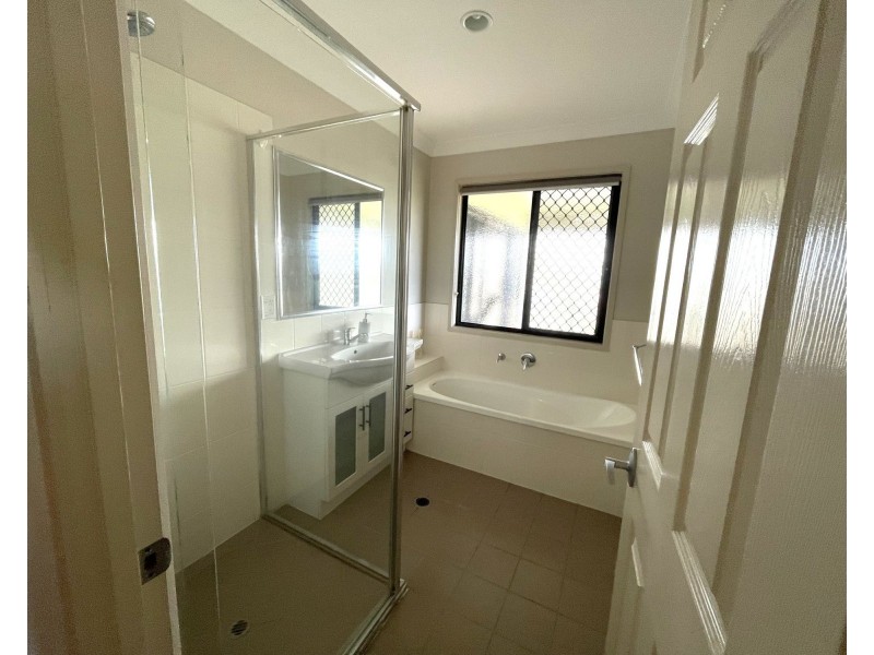 5 Oliver Drive, Redbank Plains QLD 4301