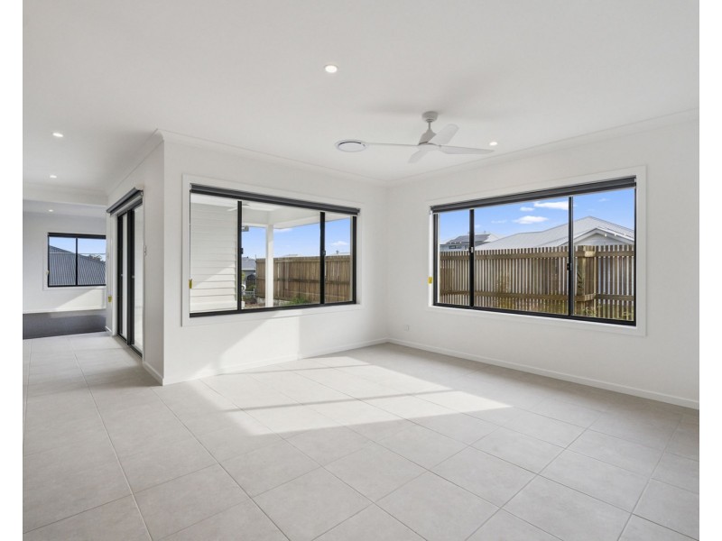 13 Peach Avenue, Greenbank QLD 4124