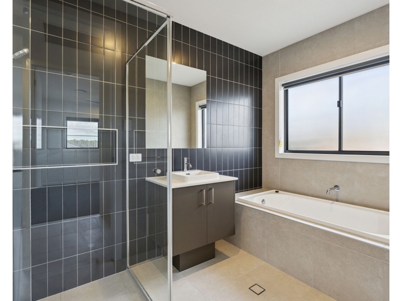 13 Peach Avenue, Greenbank QLD 4124