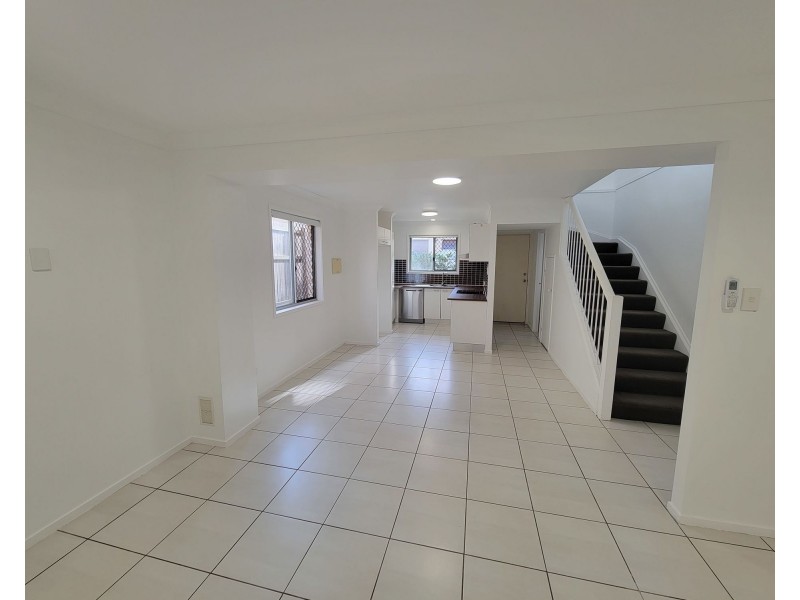 4/45-47 Defiance Rd, Woodridge QLD 4114