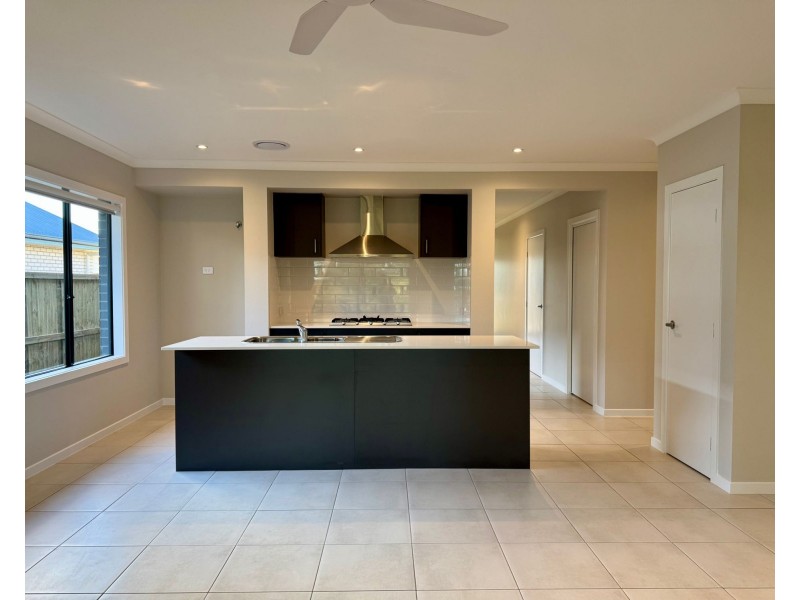 56 Boomi Avenue, South Maclean QLD 4280