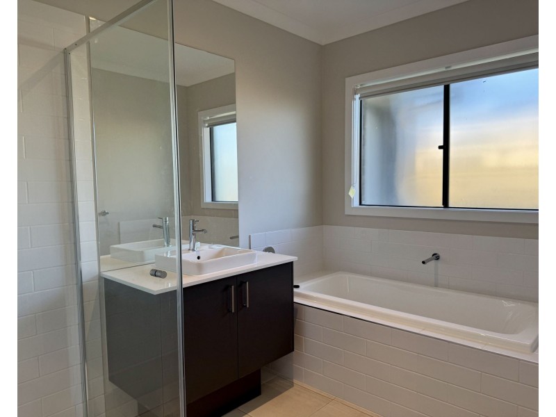 56 Boomi Avenue, South Maclean QLD 4280