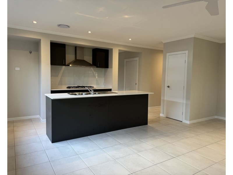 56 Boomi Avenue, South Maclean QLD 4280