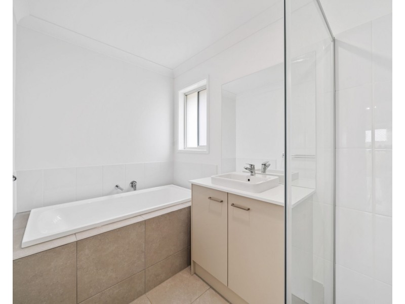 16 Mason Close, Redbank Plains QLD 4301
