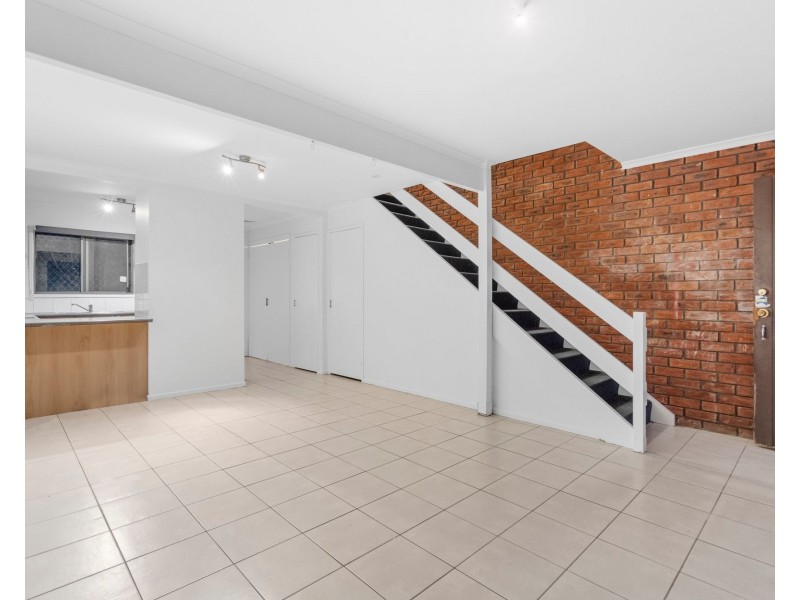 2/24 Garfield Road, Logan Central QLD 4114