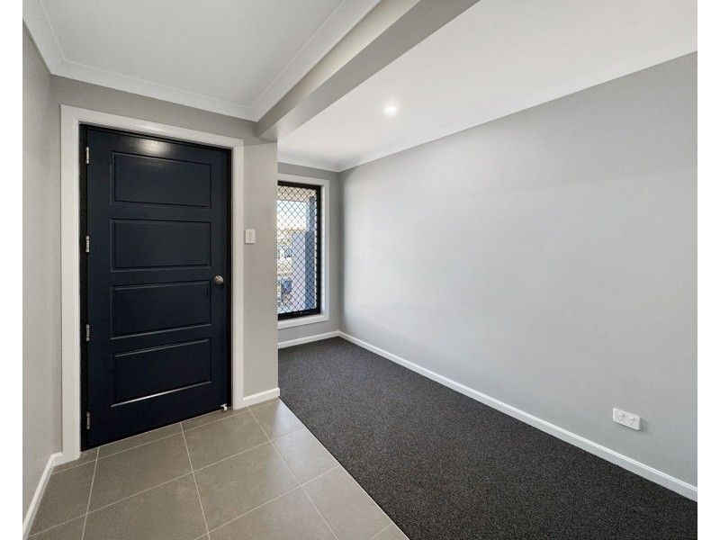 19 Frontier Drive, Ripley QLD 4306