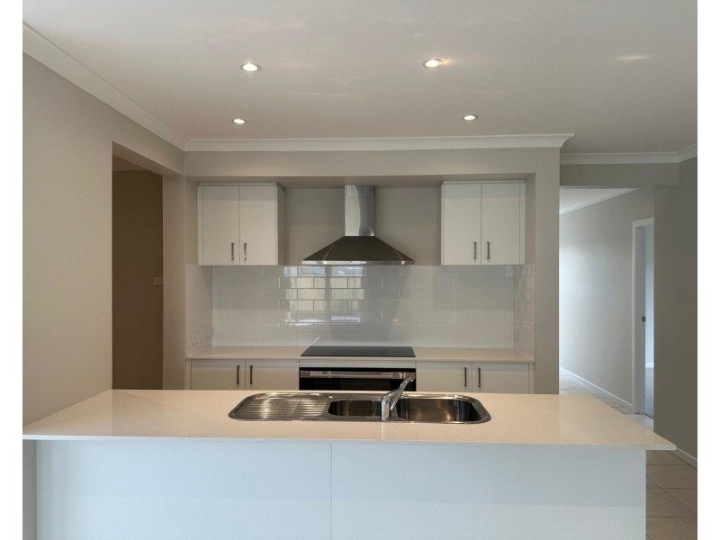 4 Tivoli Ave, Greenbank QLD 4124