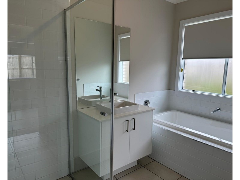 4 Tivoli Ave, Greenbank QLD 4124