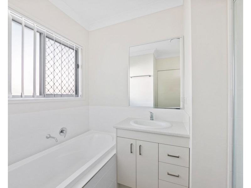 2/13a First Avenue, Marsden QLD 4132