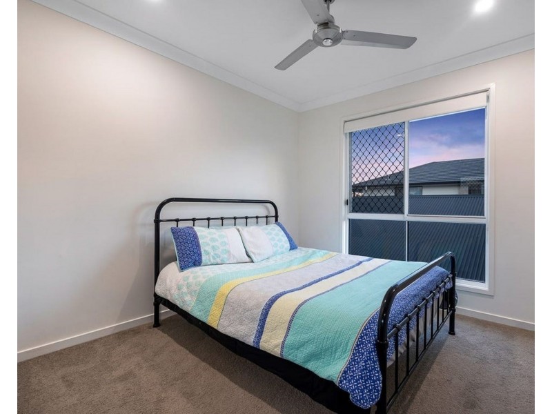 6 Avoca Place, Redland Bay QLD 4165