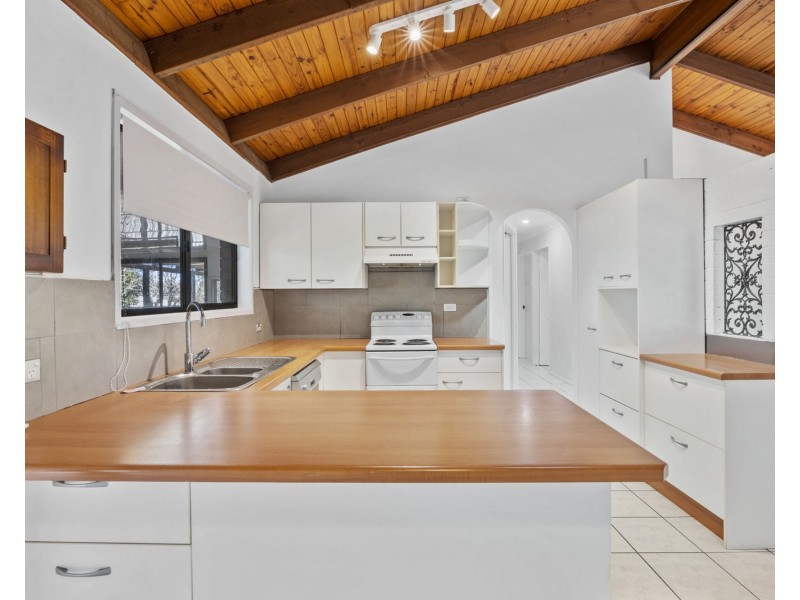 7 Topham Court, Hillcrest QLD 4118