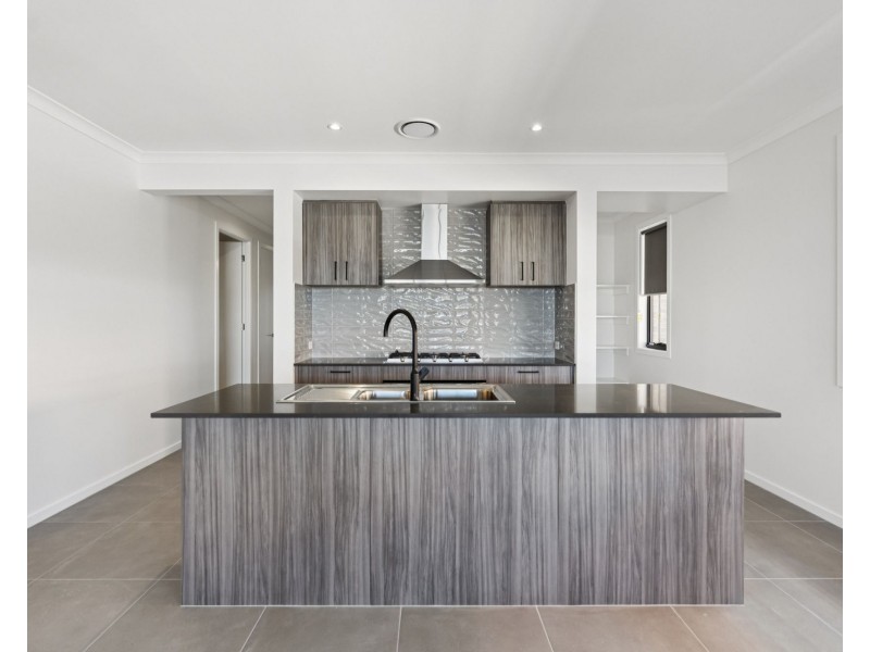 29 Peach Avenue, Greenbank QLD 4124