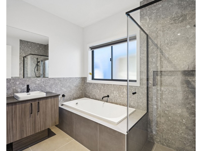 29 Peach Avenue, Greenbank QLD 4124