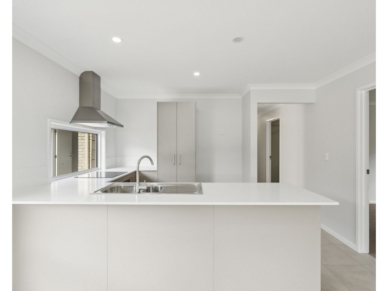10 Sophora Street, White Rock QLD 4306