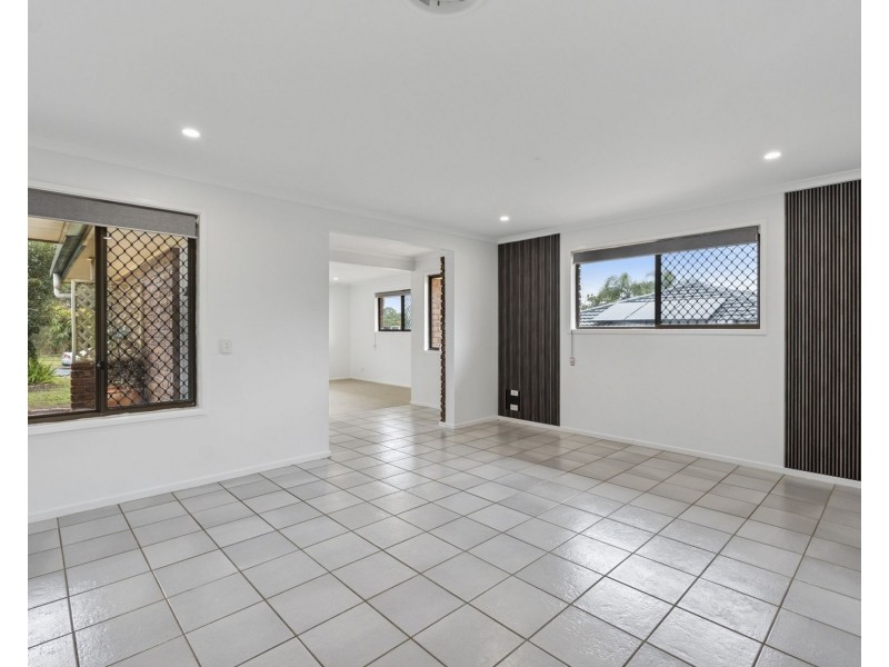 17 Parkroyal Crescent, Regents Park QLD 4118