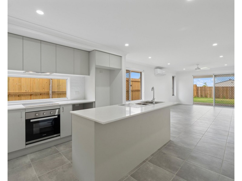 5 Pomax Street, Yamanto QLD 4305