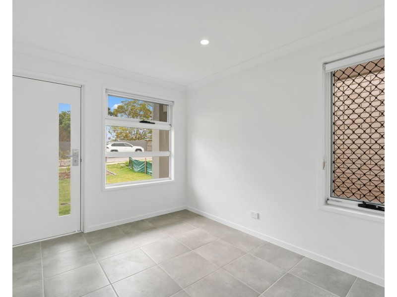 5 Pomax Street, Yamanto QLD 4305