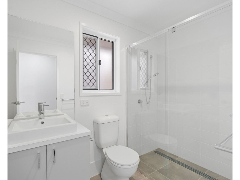 5 Pomax Street, Yamanto QLD 4305
