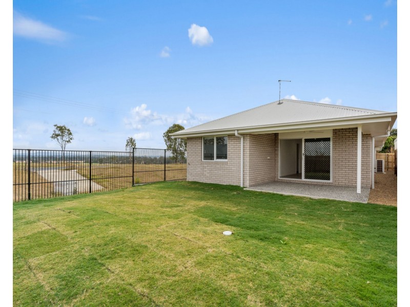 5 Pomax Street, Yamanto QLD 4305