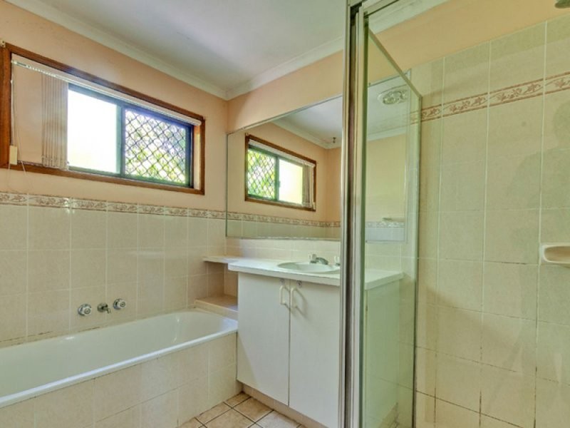 8 Black Diamond Crescent, Edens Landing QLD 4207