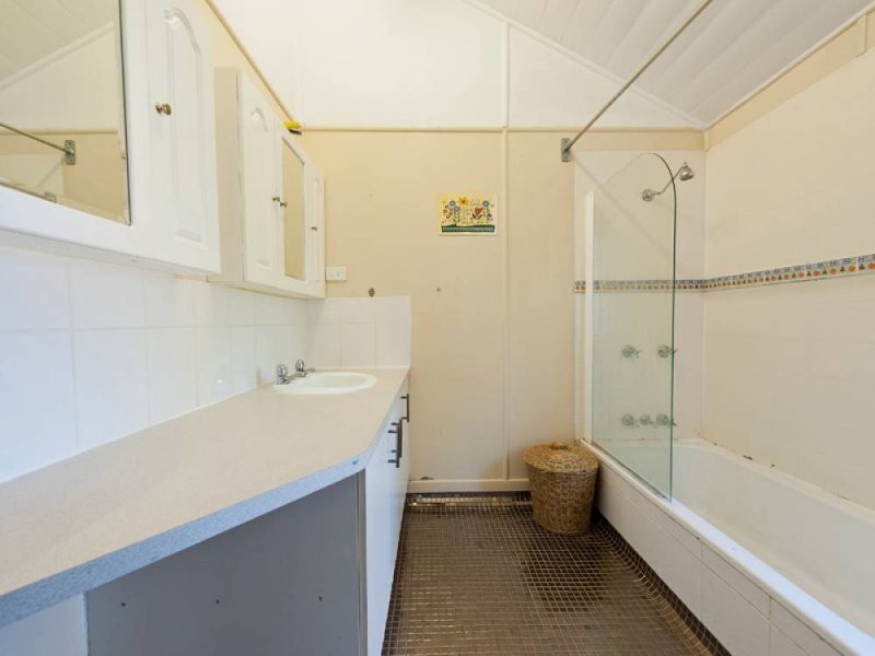 10 Ella Place, Windaroo QLD 4207