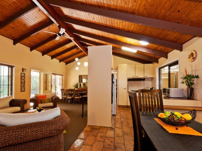 9 Spruce Street, Loganlea QLD 4131