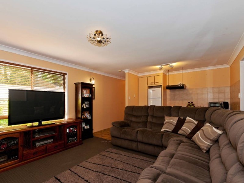 9 Spruce Street, Loganlea QLD 4131