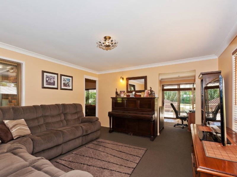 9 Spruce Street, Loganlea QLD 4131