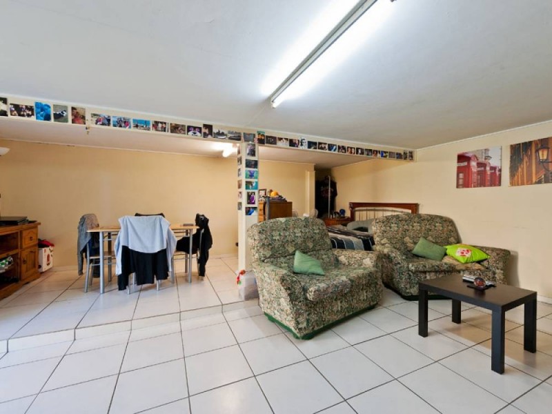 10 Woody Avenue, Kingston QLD 4114