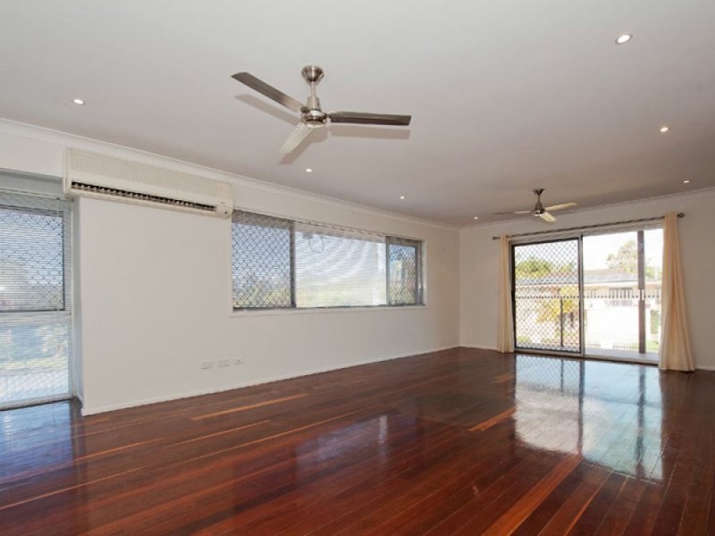 2 Coolcrest Crescent, Daisy Hill QLD 4127