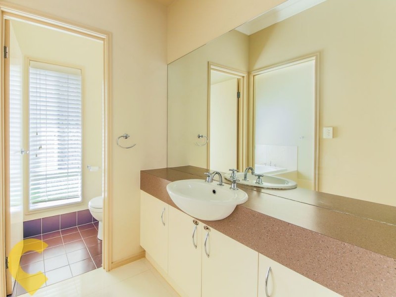 20 Temple Island Cct, Oxenford QLD 4210