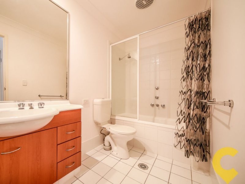 57/24 Amsonia Court, Arundel QLD 4214